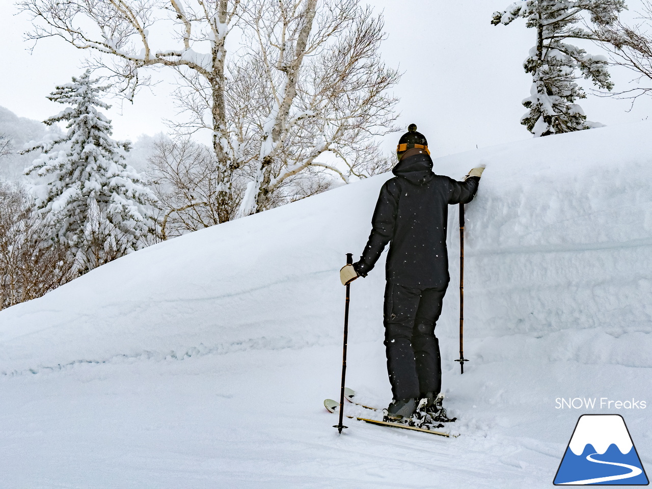キロロリゾート｜遅ればせながら…。積雪200cmのキロロで、2025～2026 SNOW Freaks『初滑り』。今シーズンもどうぞよろしくお願いいたします！